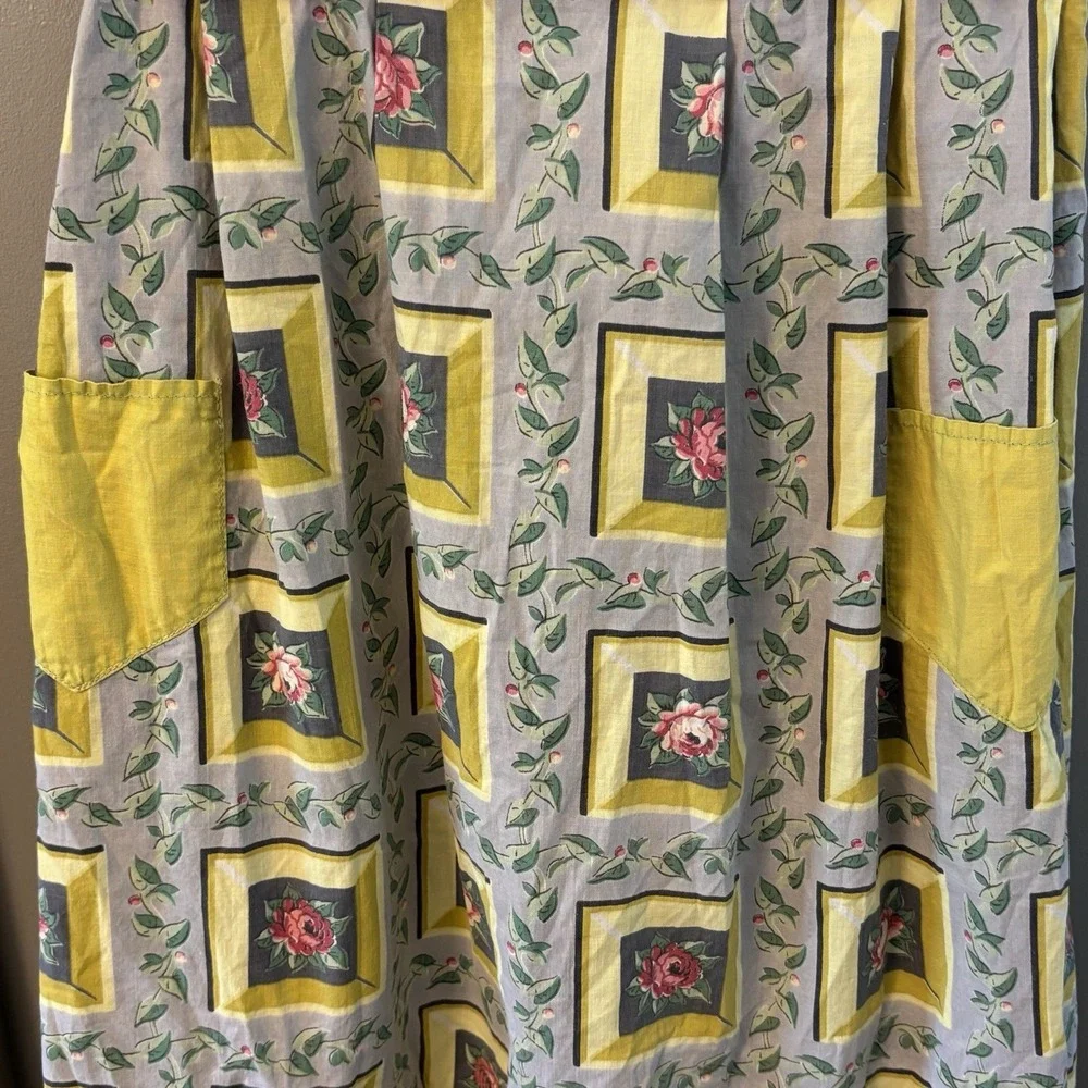 VTG Classic 1970's Handmade Half Apron Tie-Back Geometric Floral Kitchen Staple